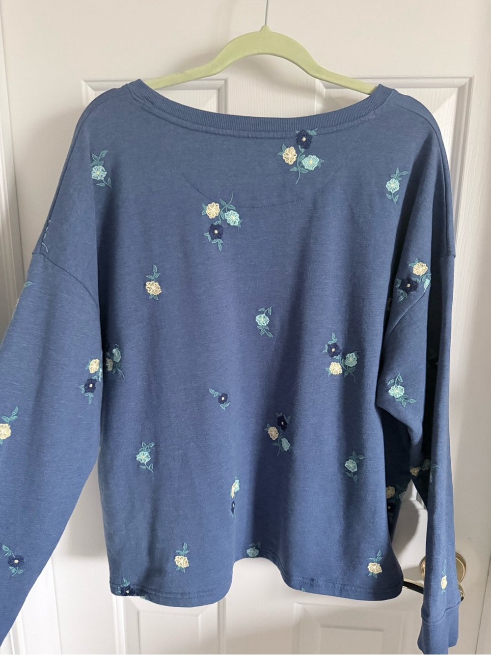 Women's Navy Blue Floral Embroidered Sweatshirt Cottagecore Artsy Whimsy Cosy - Picture 9 of 9